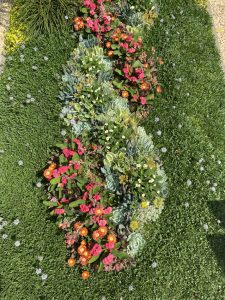 Ehrenplatz-Grabbepflanzung-mit-HotMilii-BUGA-23